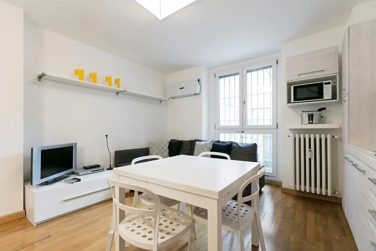 Bocconi Bligny Apartment Милан 0*,  Италия